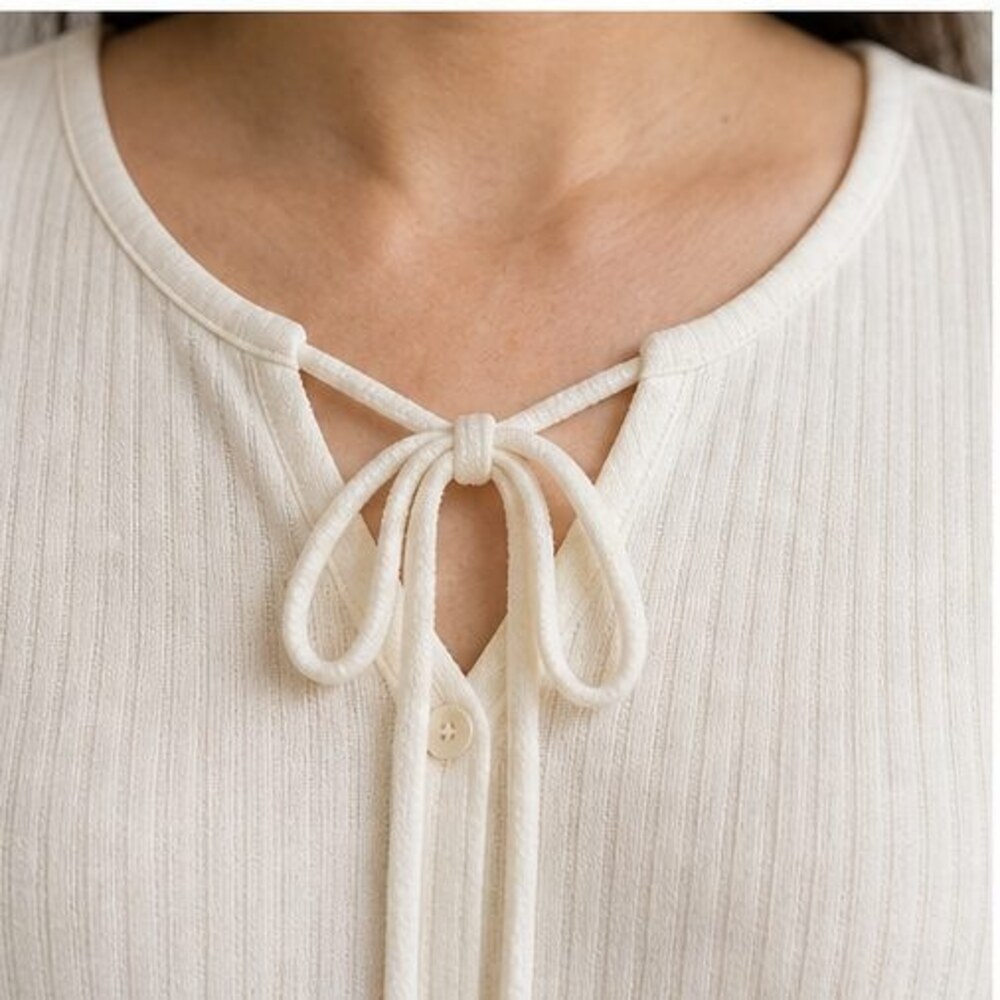 Ivory V Neck Top - Picture 4 of 6